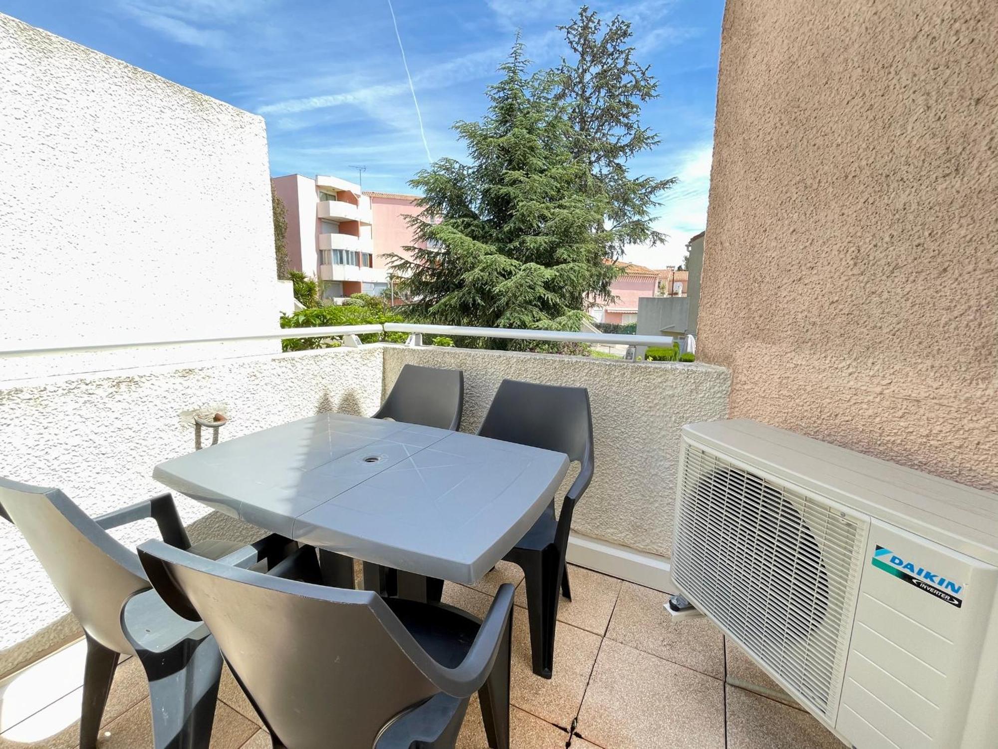 Climatise A Avec Parking Prive, Proche Plages Et Commodites - Fr-1-338-570 * Sete